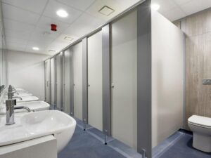 Топ-3 компании, предлагающие кабинки для санузлов по выгодной стоимости